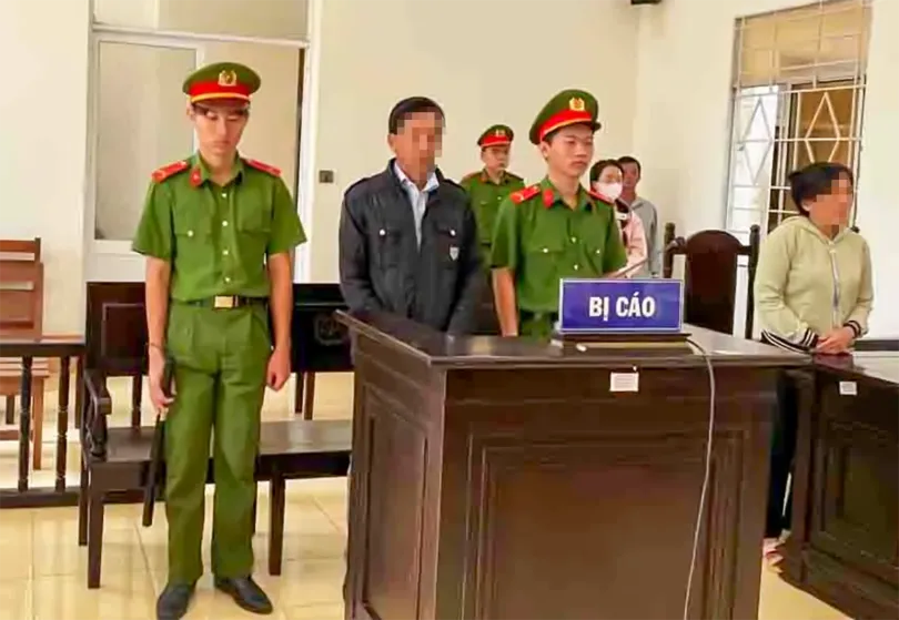 Chạy xe vượt ẩu khiến con trai tử vong