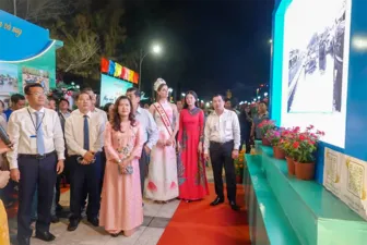 Khai mạc triển lãm ảnh “Nhịp sống trên sông - Miền Tây xưa và nay”