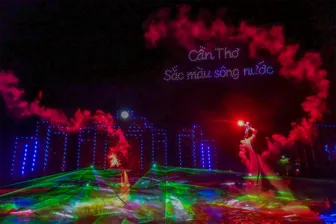 Rực rỡ đêm khai hội Văn hóa Sông nước Cần Thơ