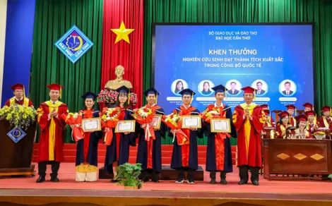 Ðại học Cần Thơ trao bằng tiến sĩ, thạc sĩ cho hơn 480 tân khoa