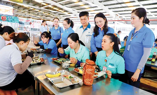 Đổi mới tư duy, phương thức hoạt động, quan tâm chăm lo, bảo vệ quyền, lợi ích hợp pháp của người lao động