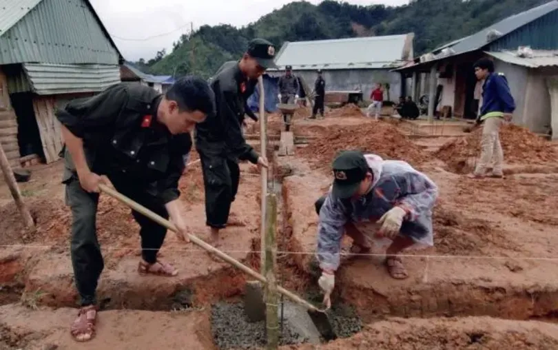 Luận điệu xảo trá, xuyên tạc “Chiến dịch Quang Trung” dựng lại nhà ở cho người dân vùng bão lũ