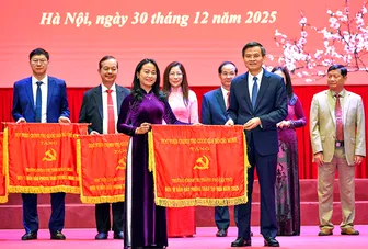 Trường Chính trị TP Cần Thơ được Học viện Chính trị quốc gia Hồ Chí Minh tặng Cờ Thi đua đơn vị dẫn đầu