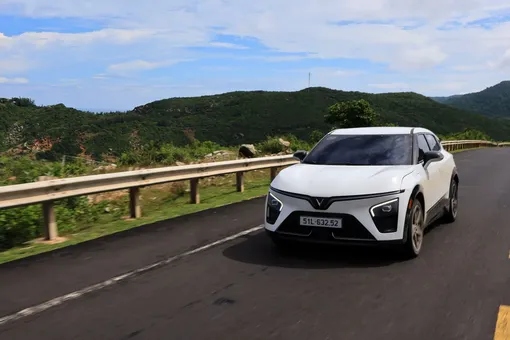 VinFast VF 7 - Xe chất chơi, mạnh, đầy công nghệ với giá “cực đẹp” nhờ loạt ưu đãi hấp dẫn