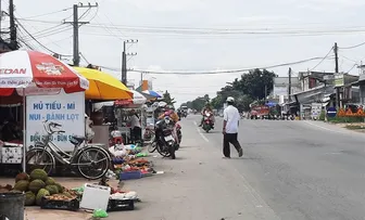 Sớm chấn chỉnh tình trạng lấn chiếm lòng, lề đường làm nơi mua bán