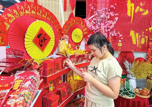 Thị trường hàng trang trí Tết vào mùa kinh doanh