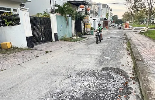 Đã giặm vá đường giao thông trong khu tái định cư cầu Cần Thơ 2