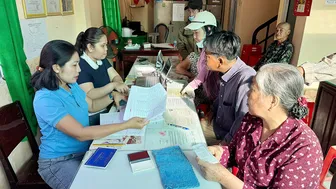 Các xã, phường tiếp tục chi trả quà Tết cho người dân trong ngày nghỉ Tết Dương lịch