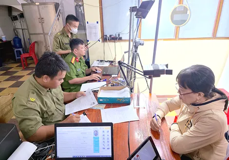 Công an phường Phú Lợi duy trì cấp căn cước công dân, tài khoản định danh điện tử trong dịp nghỉ Tết Dương lịch 2026