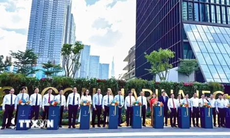 Đà mới trước ngưỡng bản lề