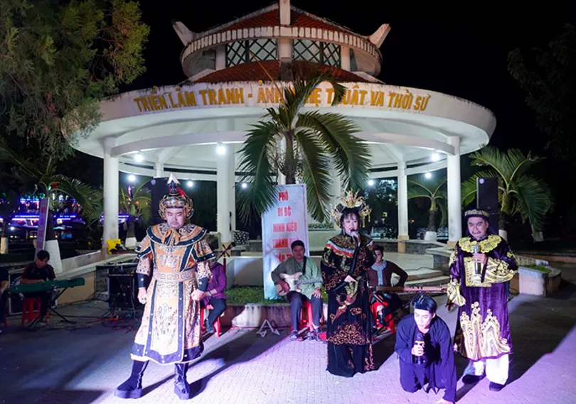 Sắc màu Phố đi bộ Ninh Kiều