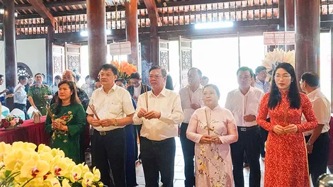 Lãnh đạo thành phố dự Lễ hội Kỳ yên Thượng điền Ðình Thần Tân An