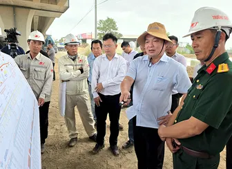 Lãnh đạo thành phố kiểm tra tiến độ thi công cao tốc Châu Đốc - Cần Thơ - Sóc Trăng