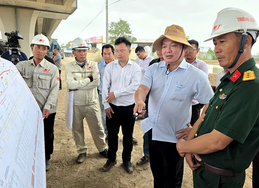 Lãnh đạo thành phố kiểm tra tiến độ thi công cao tốc Châu Đốc - Cần Thơ - Sóc Trăng