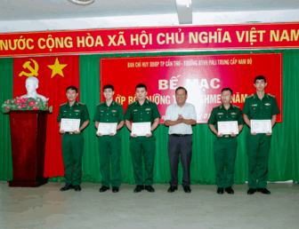 បិទ​វគ្គ​បំប៉ន​ភាសា​ខ្មែរ​ដល់​កម្មា​ភិបាល​ យុទ្ធ​ជន​ការ​ពារ​ព្រំ​ដែន​ចំ​នួន​២០នាក់​