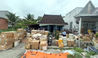 Công an TP Cần Thơ triệt phá đường dây sản xuất, buôn bán nước hoa giả quy mô lớn