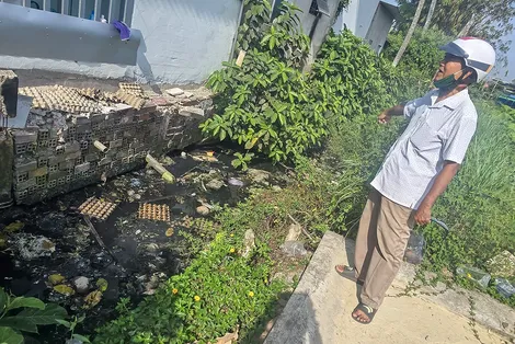 Kênh Bà Sáu ô nhiễm, người dân kiến nghị sớm khơi thông dòng chảy