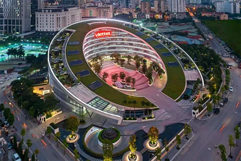 Viettel thu về kỷ lục 220 ngàn tỉ đồng năm 2025