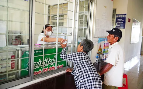 Giữ sức khỏe cho người cao tuổi ngày cận Tết