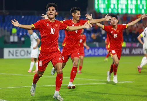 Thắng U23 Kyrgyzstan 2-1, U23 Việt Nam tạo lợi thế quan trọng
