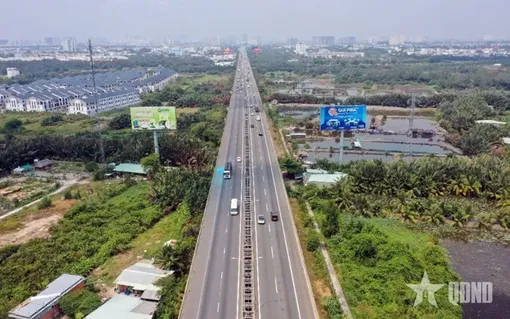 Bài 7: Nền tảng về hạ tầng giao thông tạo động lực tăng trưởng mới