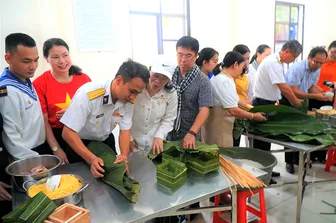 Gói bánh chưng, ăn Tết sớm trên Trạm Radar 600