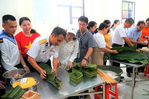 Gói bánh chưng, ăn Tết sớm trên Trạm Radar 600