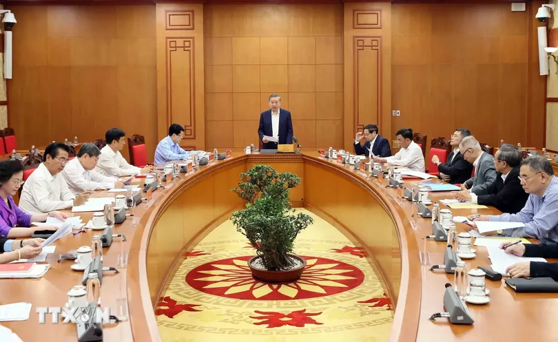 Tập trung xây dựng đội ngũ cán bộ, trọng tâm là cấp chiến lược và cấp cơ sở