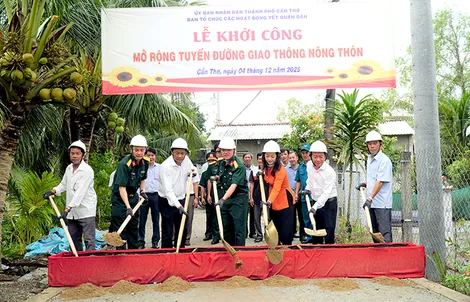 Ấm tình quân dân