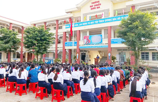 អប់​រំ​ប្រពៃណី​ស្នេហា​ជាតិ​ដល់​សិស្ស​នៅ​តំបន់​ជន​ជាតិ​ភាគ​តិច​