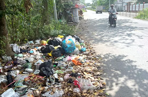Cư dân phường Hưng Phú đề nghị thực hiện tốt việc thu gom rác