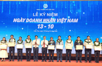 បើក​ “មហា​វិថី​” ជំ​រុញ​កម្លាំង​កំ​ណើន​វិស័យ​សេដ្ឋ​កិច្ច​ឯក​ជន​