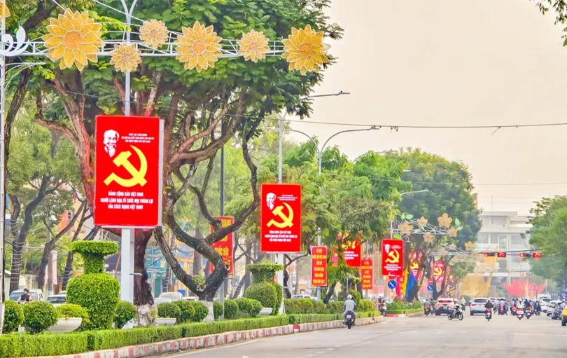 TP Cần Thơ rực rỡ cờ hoa chào mừng Đại hội Đảng