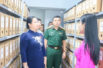 Đầu tư công nghệ, thiết bị để thực hiện lưu trữ dự phòng đối với tài liệu lưu trữ