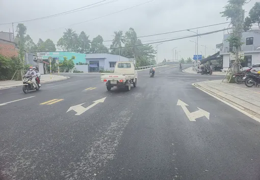 Cầu Nguyễn Văn Linh vừa đưa vào sử dụng đã tiềm ẩn nguy cơ mất an toàn giao thông