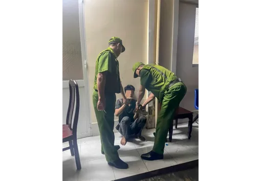 Thanh niên “ngáo đá” đột nhập trái phép trụ sở công an