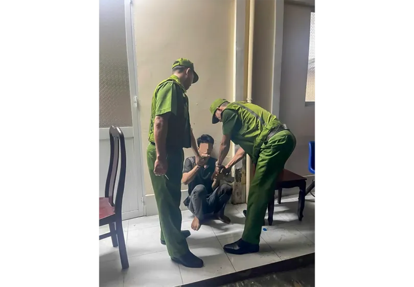 Thanh niên “ngáo đá” đột nhập trái phép trụ sở công an