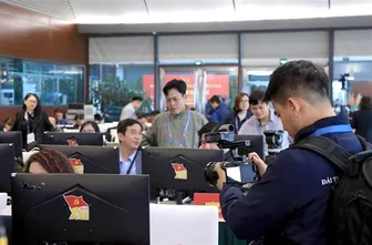 Truyền thông quốc tế đưa tin đậm nét về ngày làm việc đầu tiên