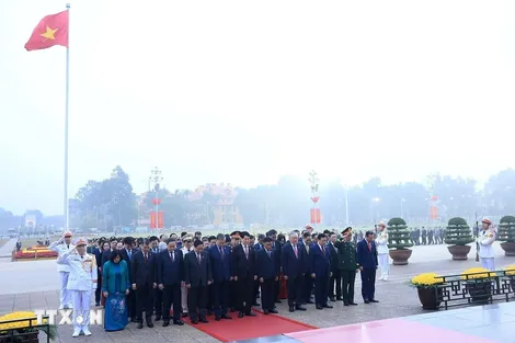 Các đại biểu dự Đại hội XIV của Đảng viếng Chủ tịch Hồ Chí Minh