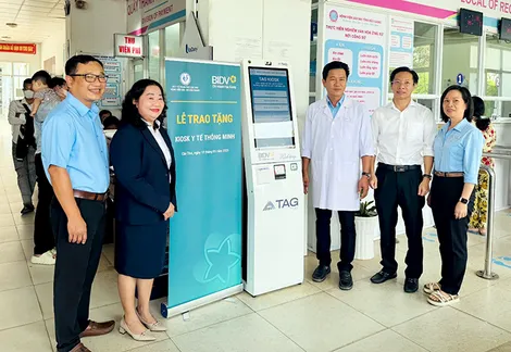 Tặng Kiosk y tế thông minh cho Bệnh viện Sản - Nhi Hậu Giang