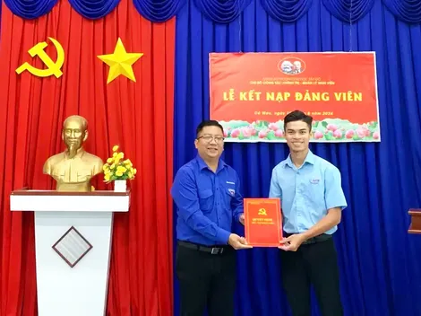 [INFOGRAPHICS] Toàn Đảng kết nạp 734.757 đảng viên và đưa ra khỏi Đảng 67.354 đảng viên