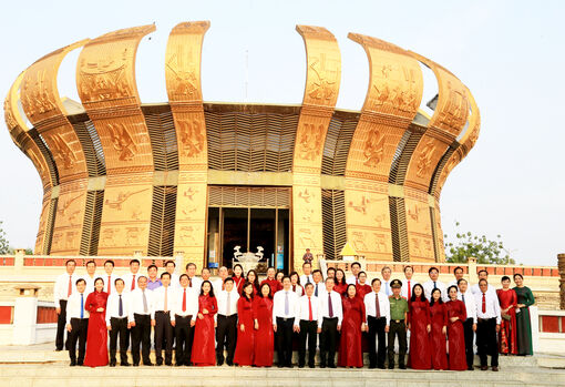 លើក​កម្ពស់​ស្មារ​តី​ទទួល​ខុស​ត្រូវ​ ពង្រីក​កម្លាំង​បញ្ញា​ ផ្តល់​មតិ​លើ​ខ្លឹម​សារ​ឯក​សារ​ដាក់​ជូន​មហា​សន្និ​បាត​លើក​ទី​១៤ របស់​បក្ស​