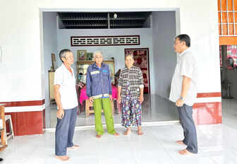 "បំ​បាត់​ផ្ទះ​បណ្ដោះ​អា​សន្ន​ ផ្ទះ​ទ្រុឌទ្រោម" និទាឃរដូវ​ផ្ដល់​ភាព​កក់​ក្ដៅ​ជូន​អ្នក​ក្រ