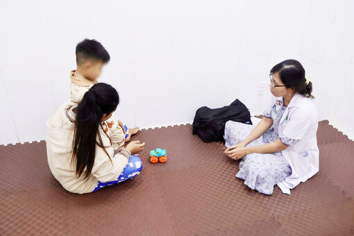 មន្ទី​រ​ពេទ្យ​សម្ភព​-កុមារ​សុក​ត្រាំង​ រួម​ដំណើរ​ជា​មួយ​កុមារ​អូ​ទី​ស្សឹម​