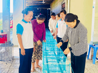 នារីធើយ​ហឹង ​ចូល​រួម​ការ​ពារ​គ្រឹះ​ធា​សតិអារម្មណ៍​របស់​បក្ស