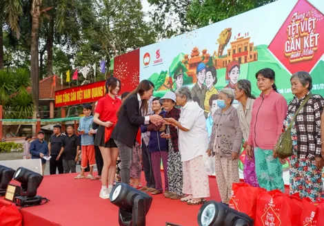 SABECO cùng chuỗi sự kiện chiến dịch "Chung vị Tết Việt - Gắn kết muôn miền" tại Vĩnh Long và Cần Thơ