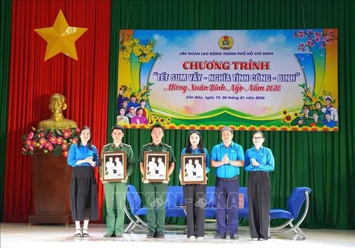 Ấm áp chương trình 'Tết nghĩa tình Công - Binh' tại Đặc khu Côn Đảo