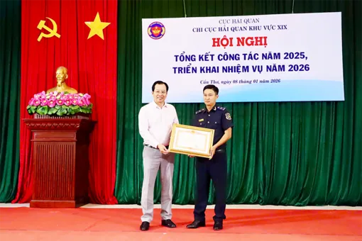 Chi cục Hải quan khu vực XIX thu ngân sách vượt chỉ tiêu
