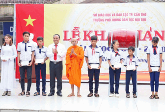 រឹងប៉ឹងក្រោមទង់បក្សៈ កម្លាំងឯកភាពពីភូមិស្រុក