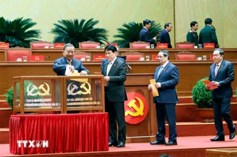 Công bố danh sách Ban Chấp hành Trung ương Đảng khóa XIV